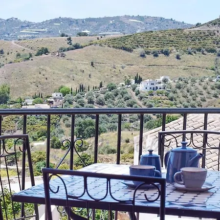 Penthouse 5 Arcos, Frigiliana, 2 Bedroom, Pool, Large Roof Terrace, Bbq And Amazing Views Hansonholiday Frigiliana