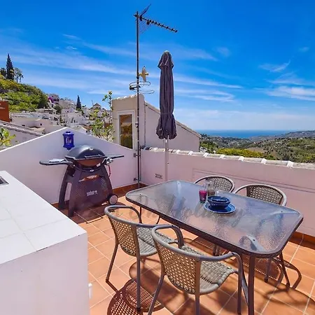 Penthouse 5 Arcos, Frigiliana, 2 Bedroom, Pool, Large Roof Terrace, Bbq And Amazing Views Hansonholiday Frigiliana