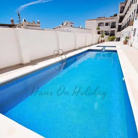 Penthouse 5 Arcos, Frigiliana, 2 Bedroom, Pool, Large Roof Terrace, Bbq And Amazing Views Hansonholiday