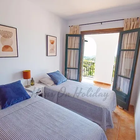 Penthouse 5 Arcos, Frigiliana, 2 Bedroom, Pool, Large Roof Terrace, Bbq And Amazing Views Hansonholiday Apartment
