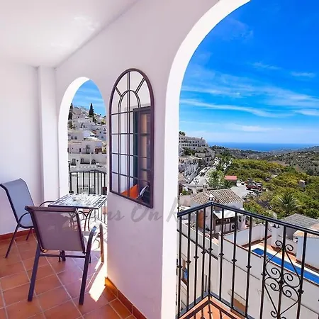 Apartment Penthouse 5 Arcos, Frigiliana, 2 Bedroom, Pool, Large Roof Terrace, Bbq And Amazing Views Hansonholiday