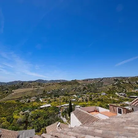 Penthouse 5 Arcos, Frigiliana, 2 Bedroom, Pool, Large Roof Terrace, Bbq And Amazing Views Hansonholiday Apartment *