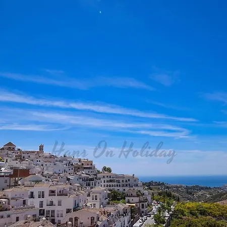 Penthouse 5 Arcos, Frigiliana, 2 Bedroom, Pool, Large Roof Terrace, Bbq And Amazing Views Hansonholiday Apartment Frigiliana