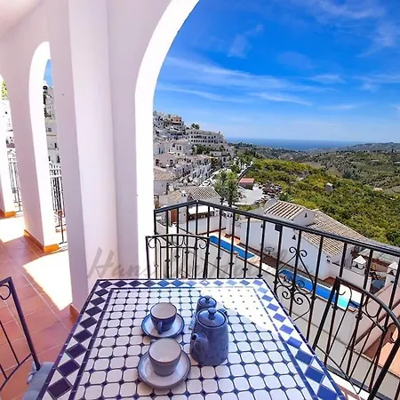 Penthouse 5 Arcos, Frigiliana, 2 Bedroom, Pool, Large Roof Terrace, Bbq And Amazing Views Hansonholiday * Frigiliana
